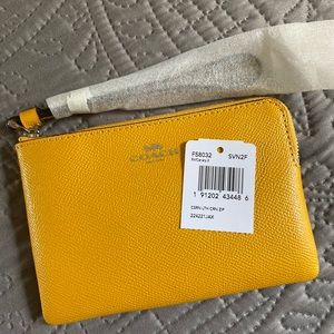 Coach. Canary 2 corner zip wristlet